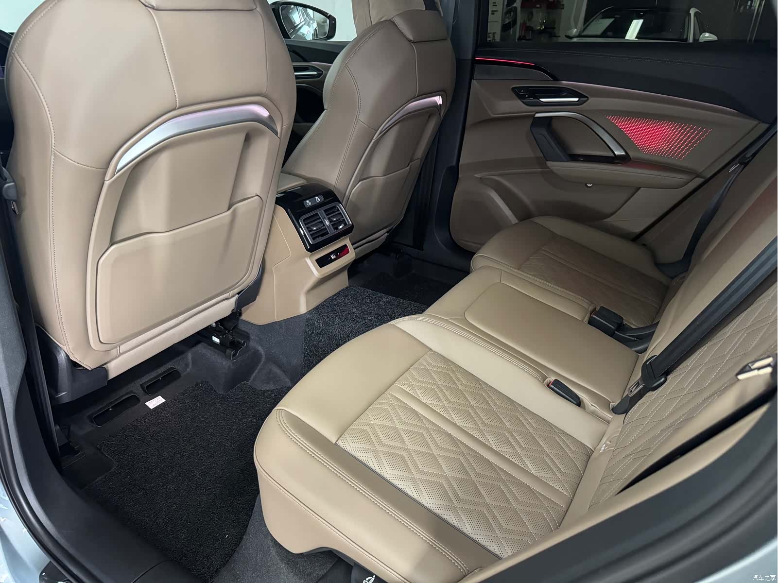 Audi Q5L, 2026 7