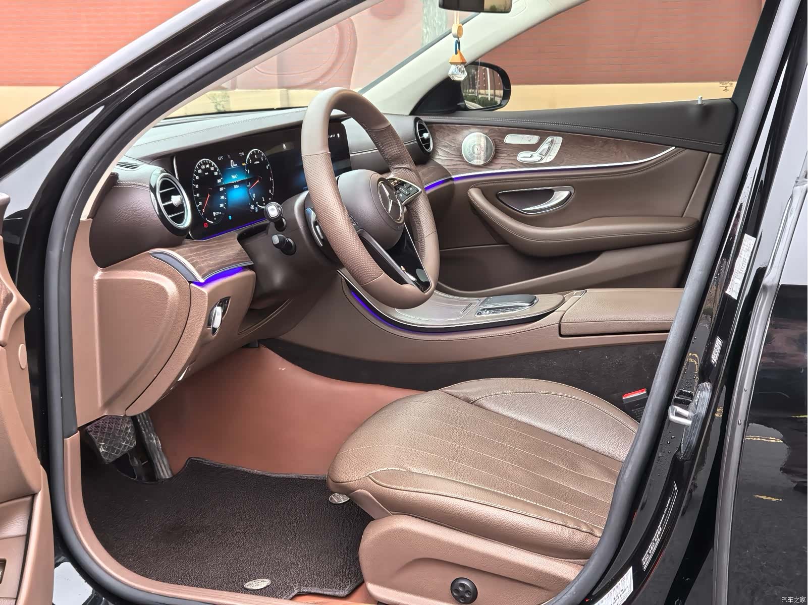 Mercedes-Benz E-Class, 2023 10