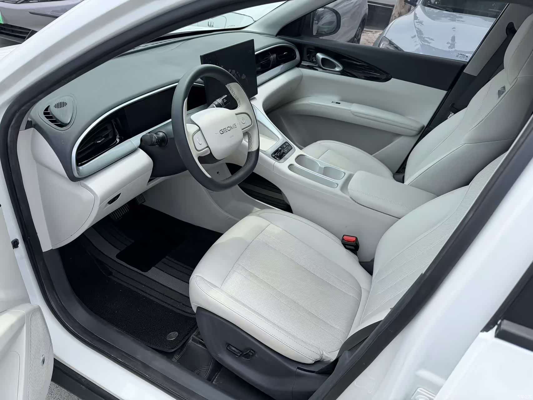Geely Xingyuan, 2025 4