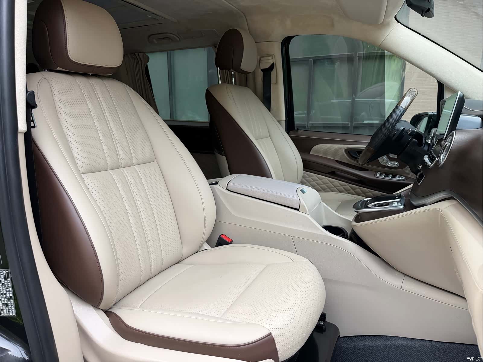 Mercedes-Benz 7, 2023 11