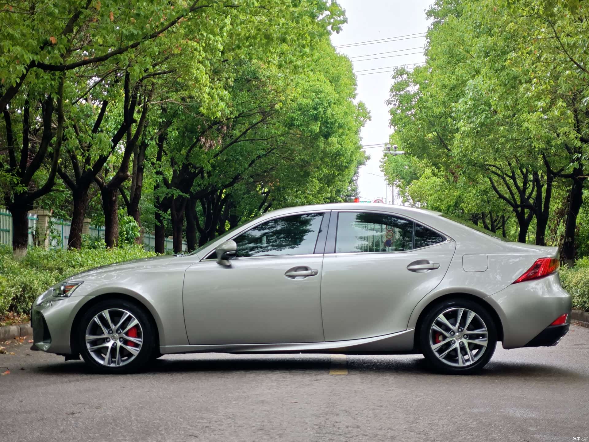 Lexus IS, 2019 4