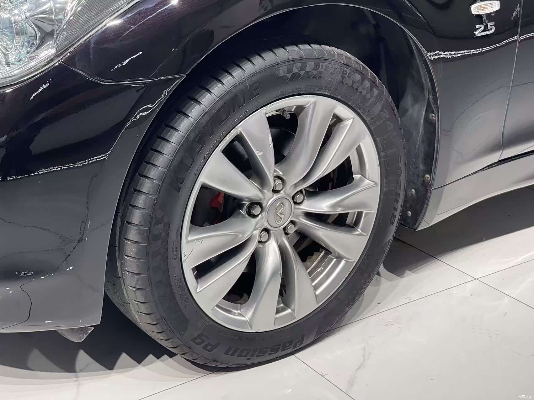 Infiniti Q70, 2014 9