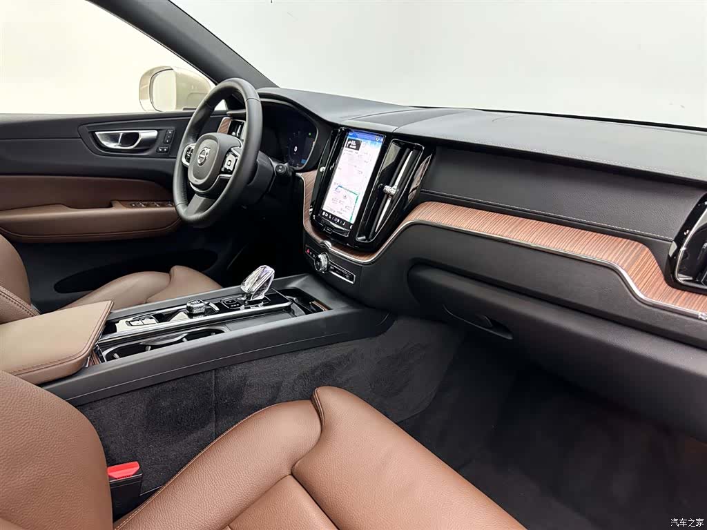 Volvo XC60, 2025 15