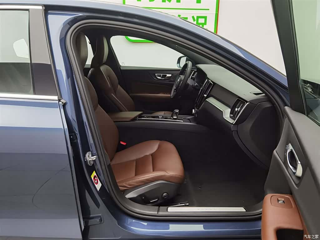 Volvo S60, 2022 23