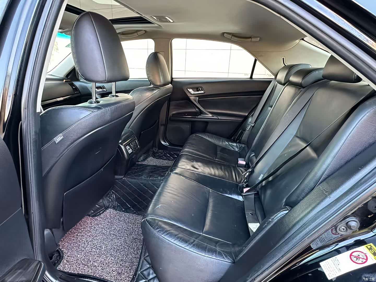 Toyota 2.5V, 2012 6