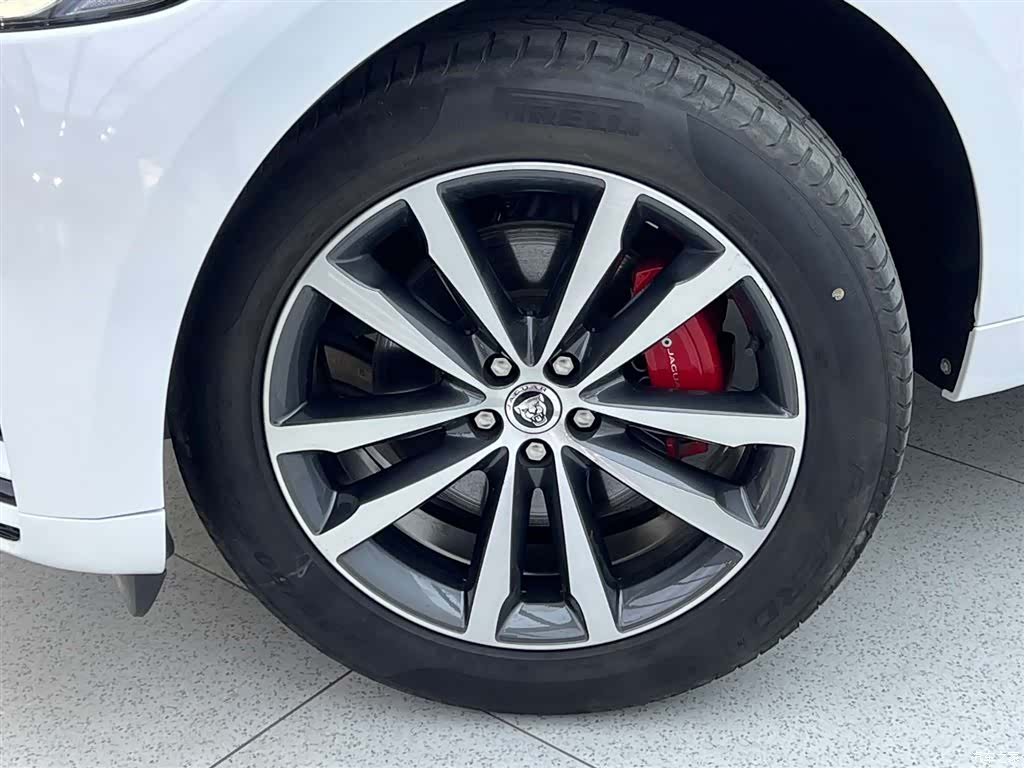 Jaguar F-PACE, 2023 10