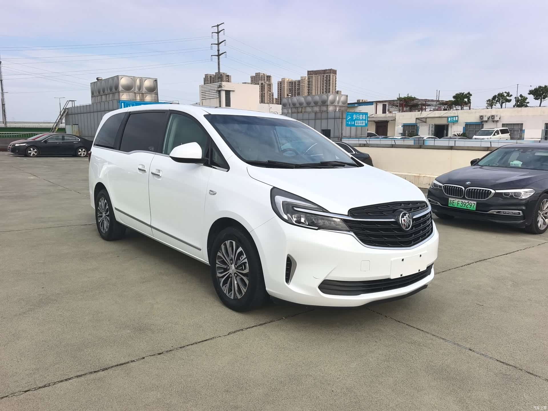 Buick GL8, 2022 3