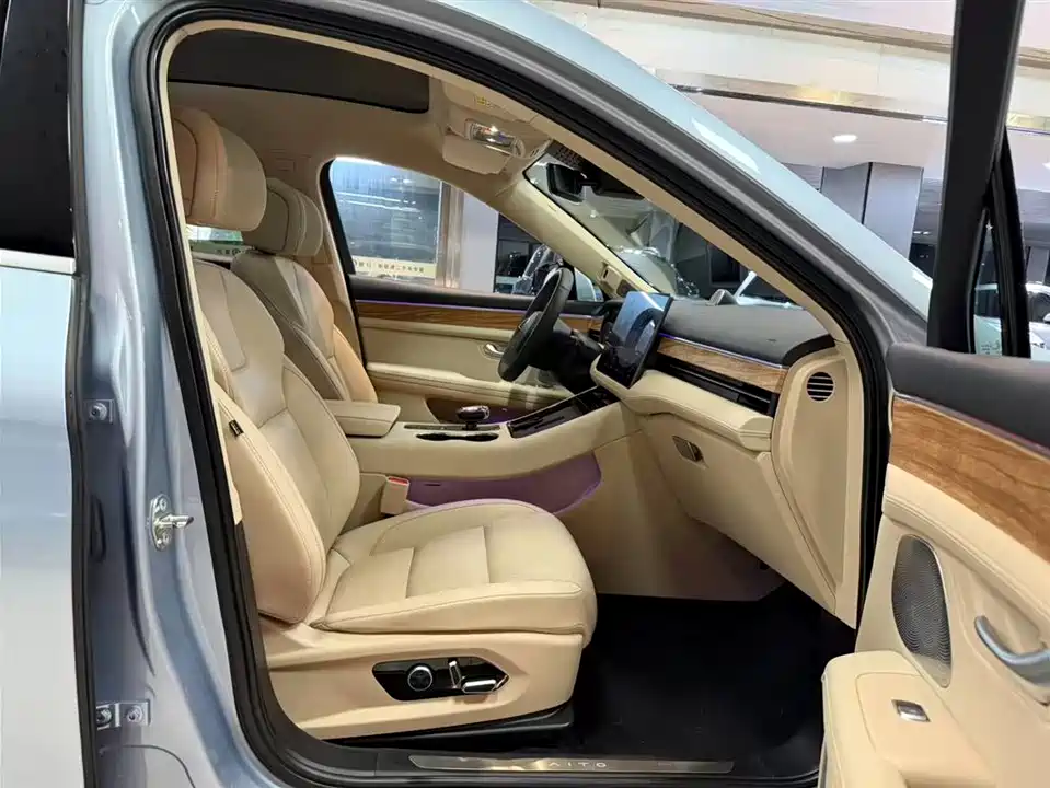 AITO Ask the world M5