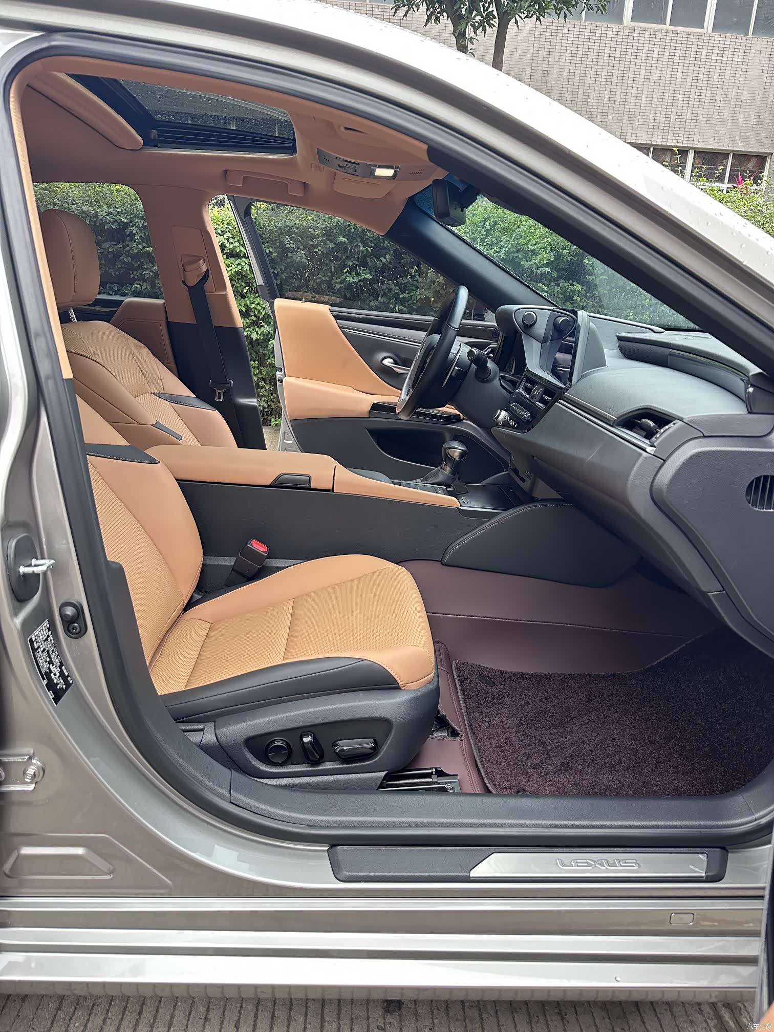 Lexus ES, 2022 все фото