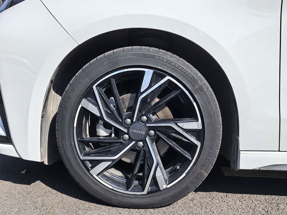 Lynk & Co 03