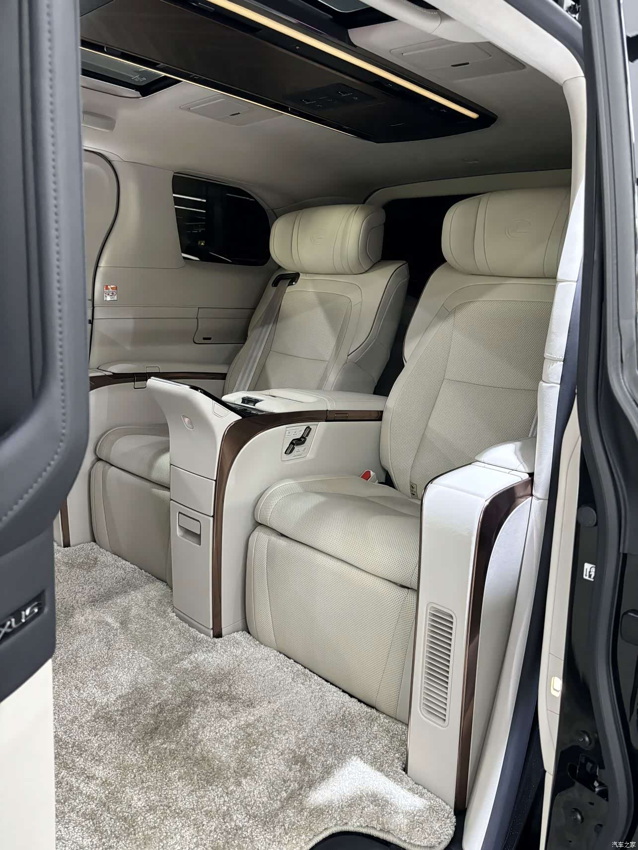 Lexus LM, 2024 19