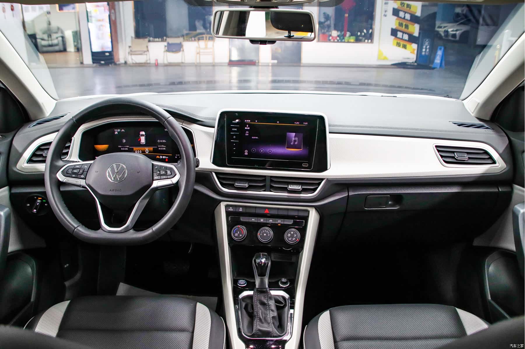 Volkswagen T-ROC, 2023 4