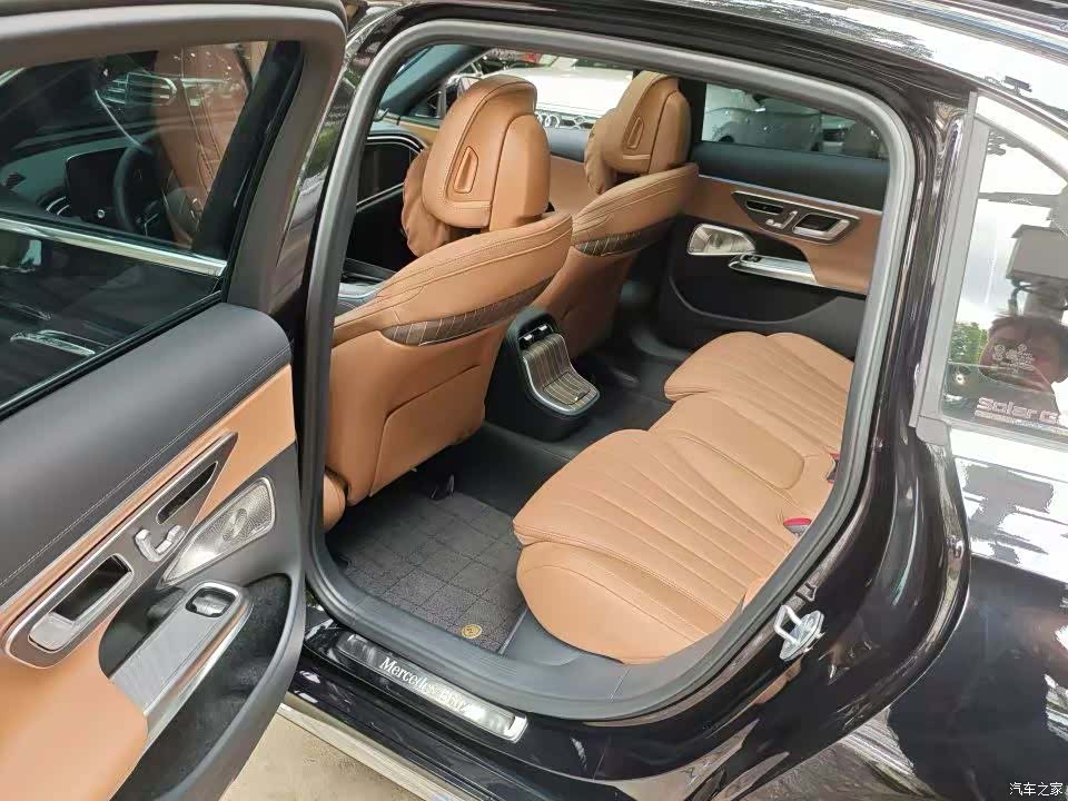 Mercedes-Benz E-Class, 2025 6