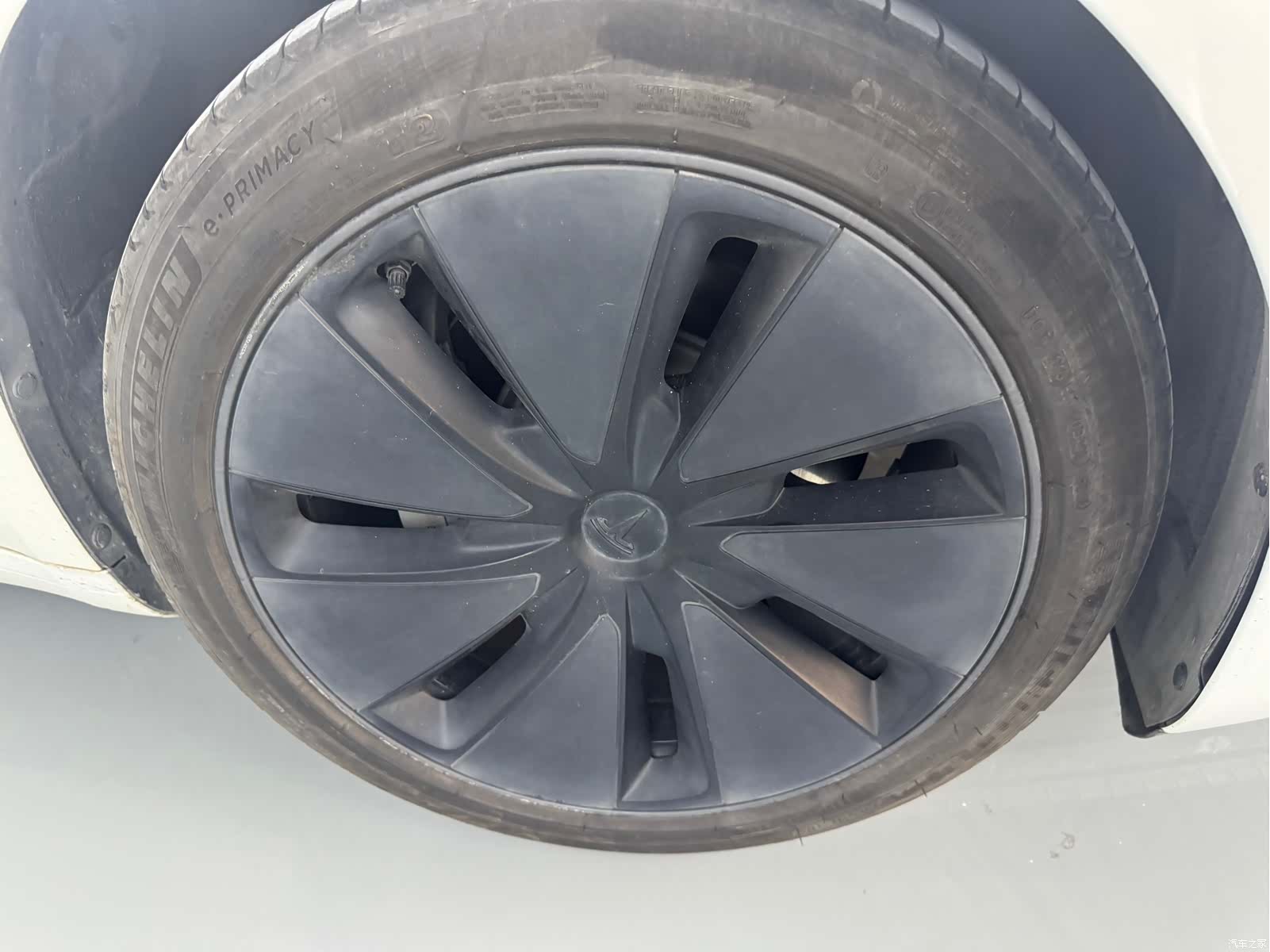 Tesla Model 3, 2024 4