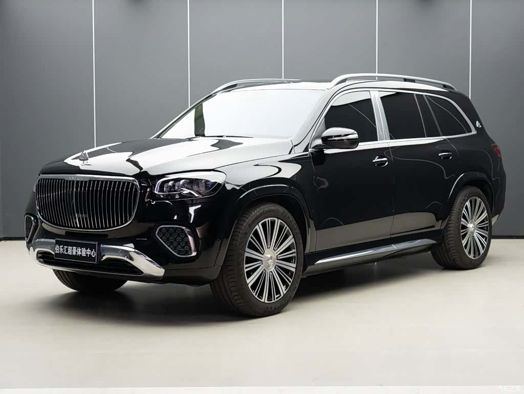 Maybach GLS, 2024 1
