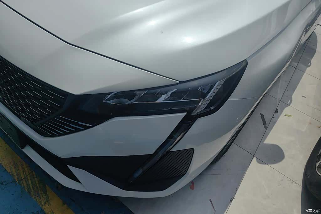 Peugeot 408, 2025 все фото