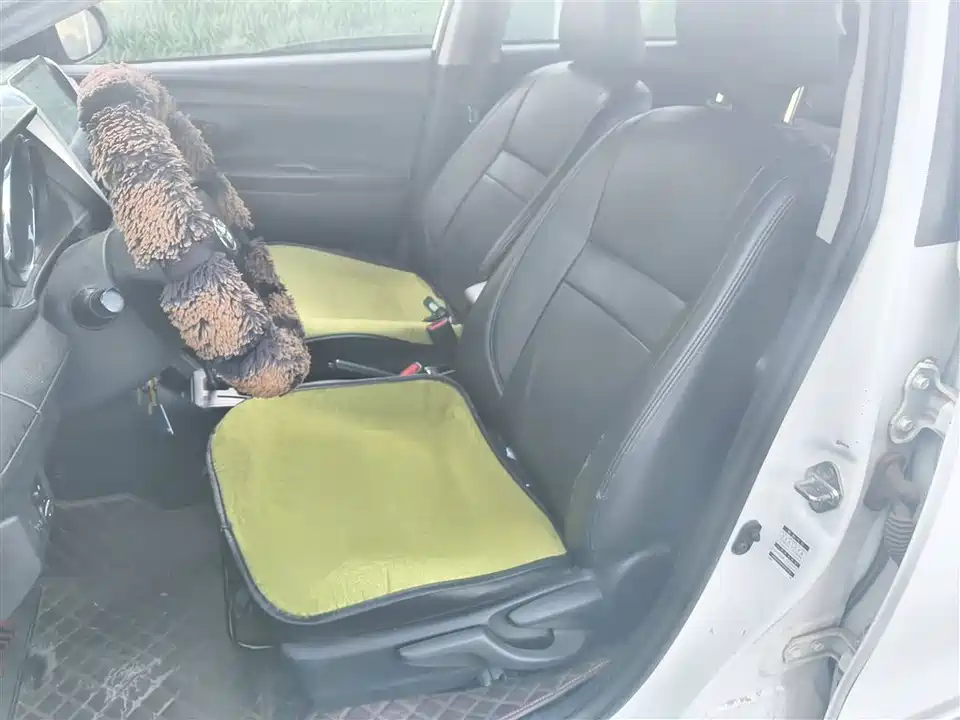 Toyota YARiS L to enjoy