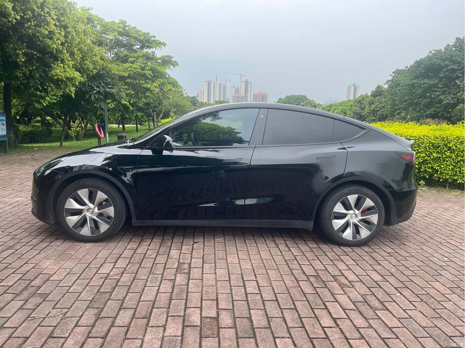 Tesla Model Y, 2021 4