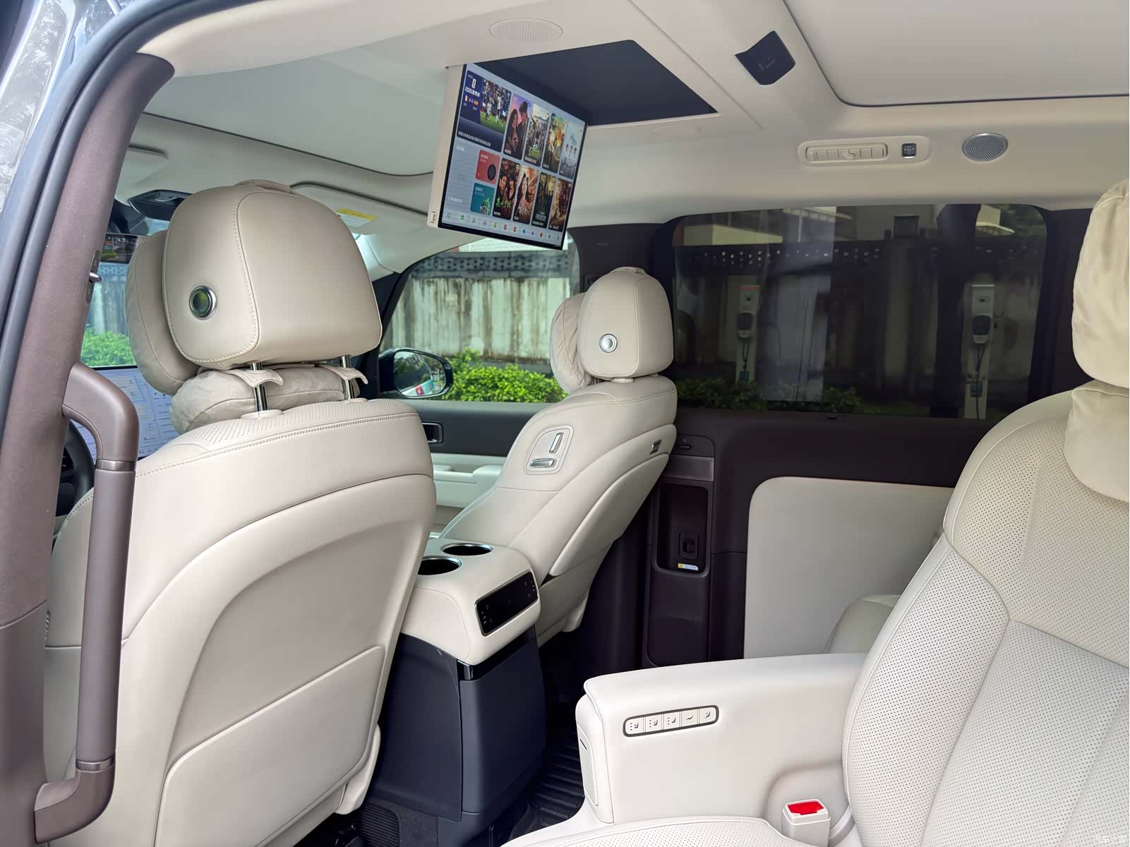 Li Auto MEGA, 2025 17