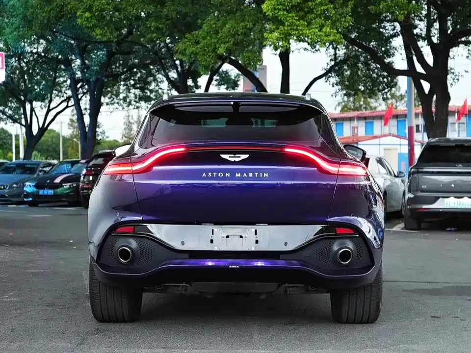 Aston Martin DBX