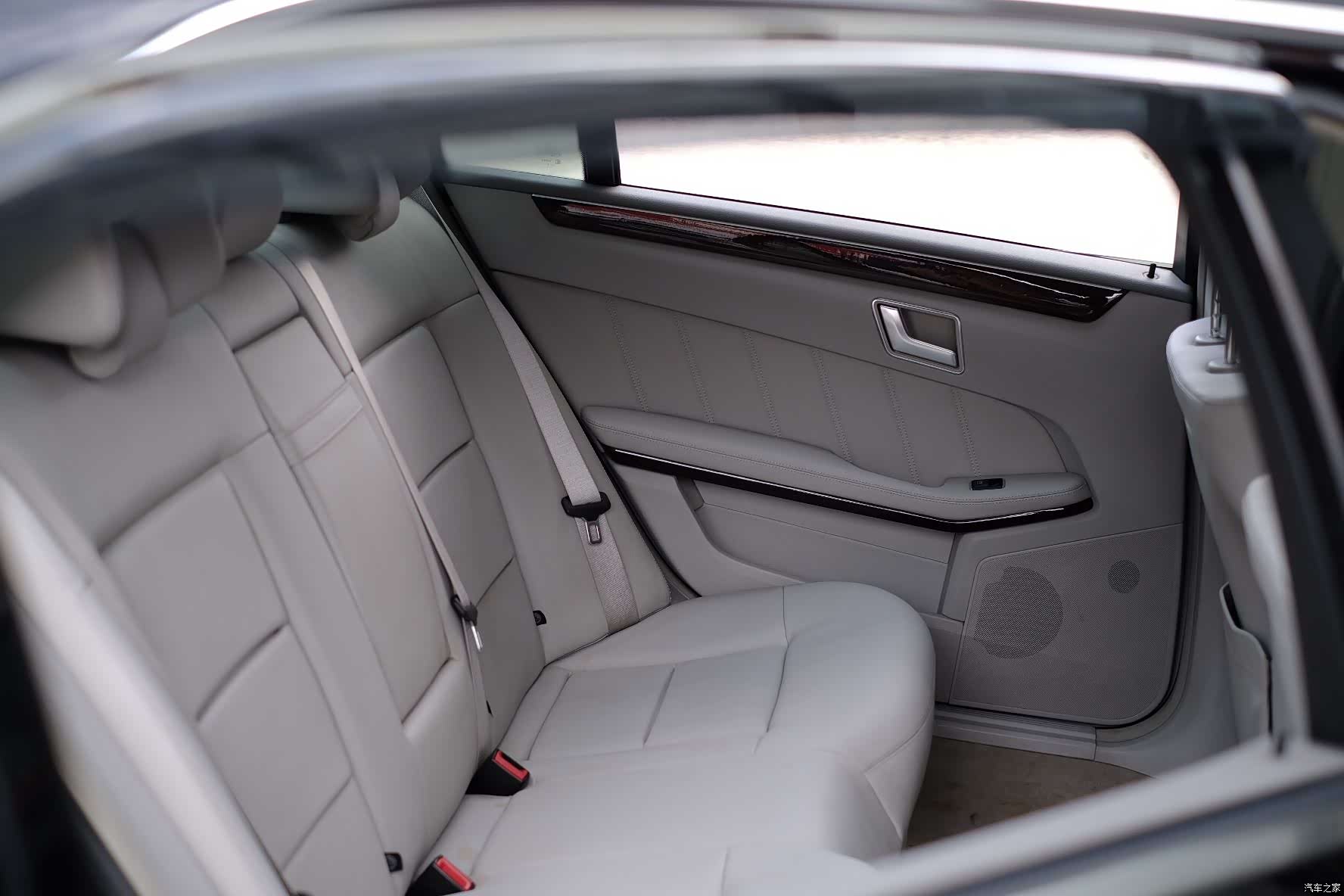 Mercedes-Benz E-Class, 2012 36