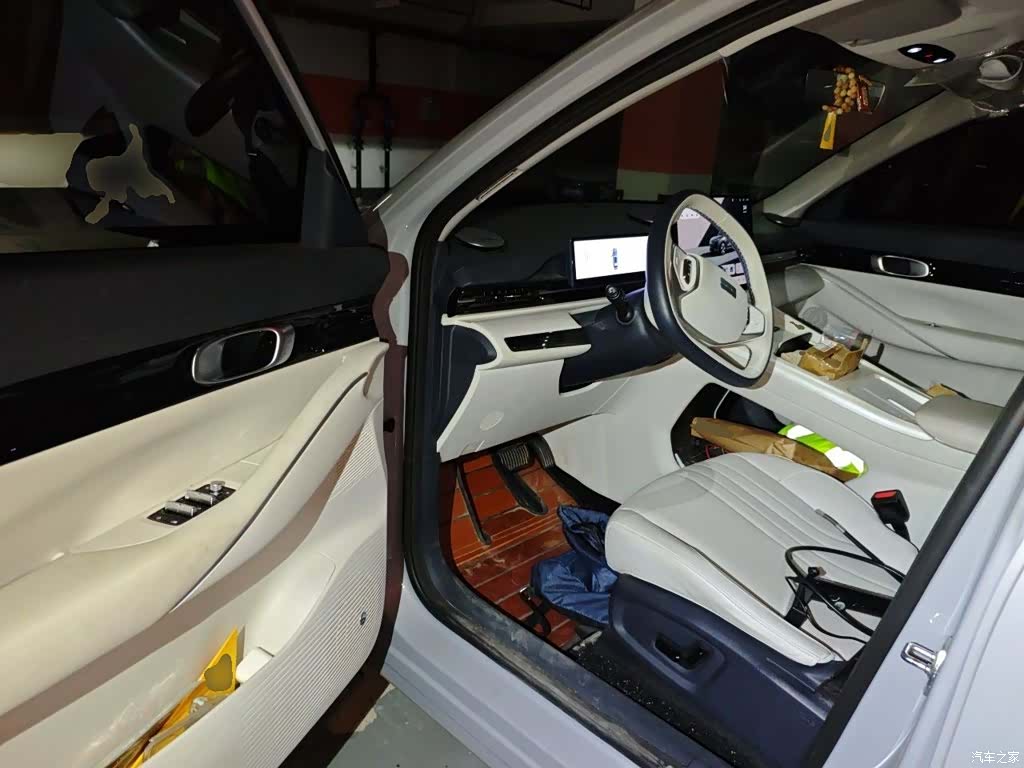 Geely Galaxy E5, 2024 12