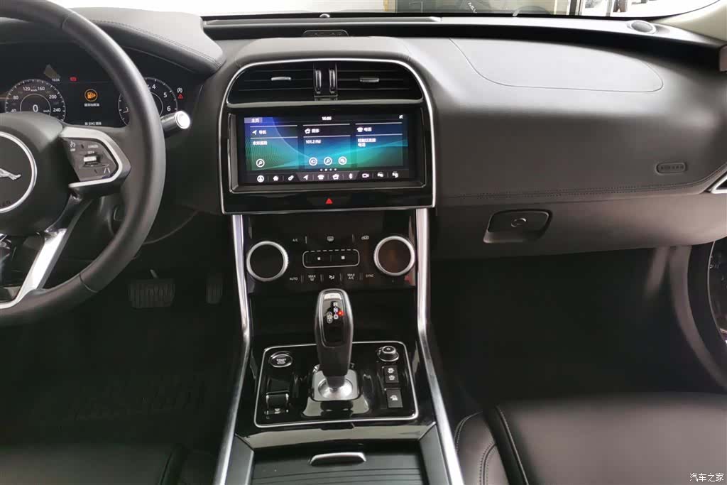 Land Rover XEL, 2021 13