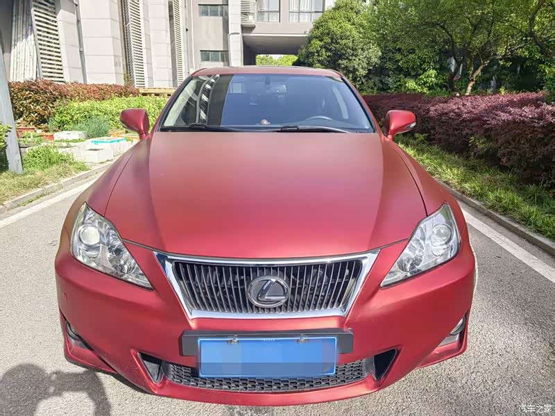 Lexus IS, 2011 3