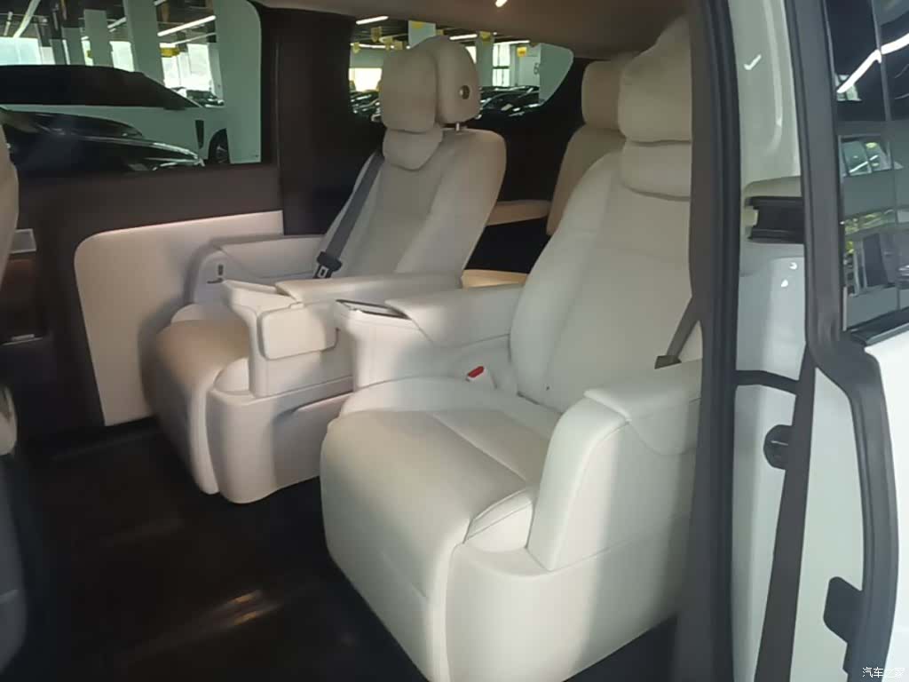Li Auto MEGA, 2025 17
