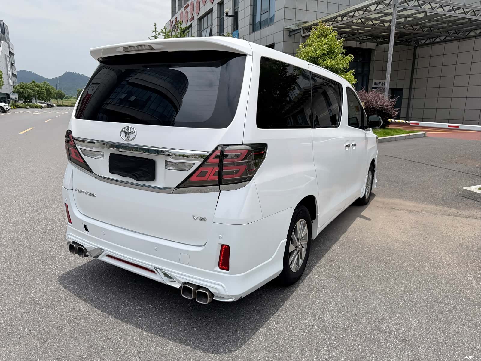 Toyota Alphard, 2015 3