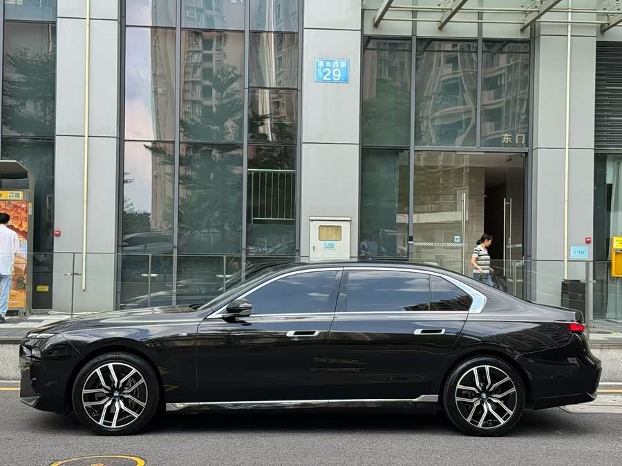 BMW 7-Series 2023, фото 4