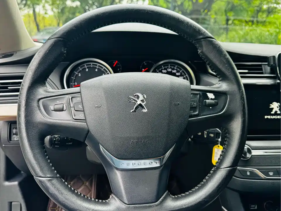 Peugeot 408