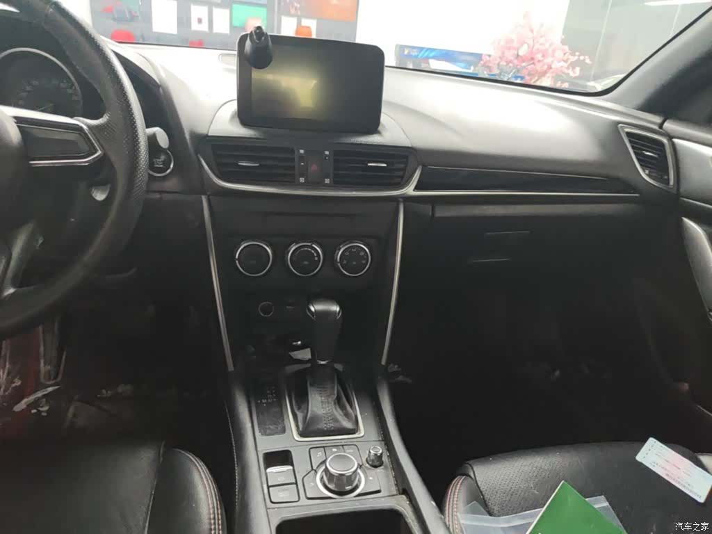Mazda CX-4, 2019 13