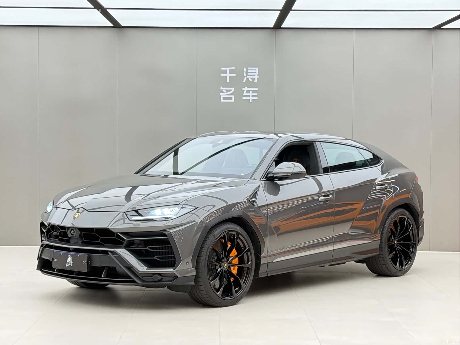 Lamborghini Urus, 2022 1