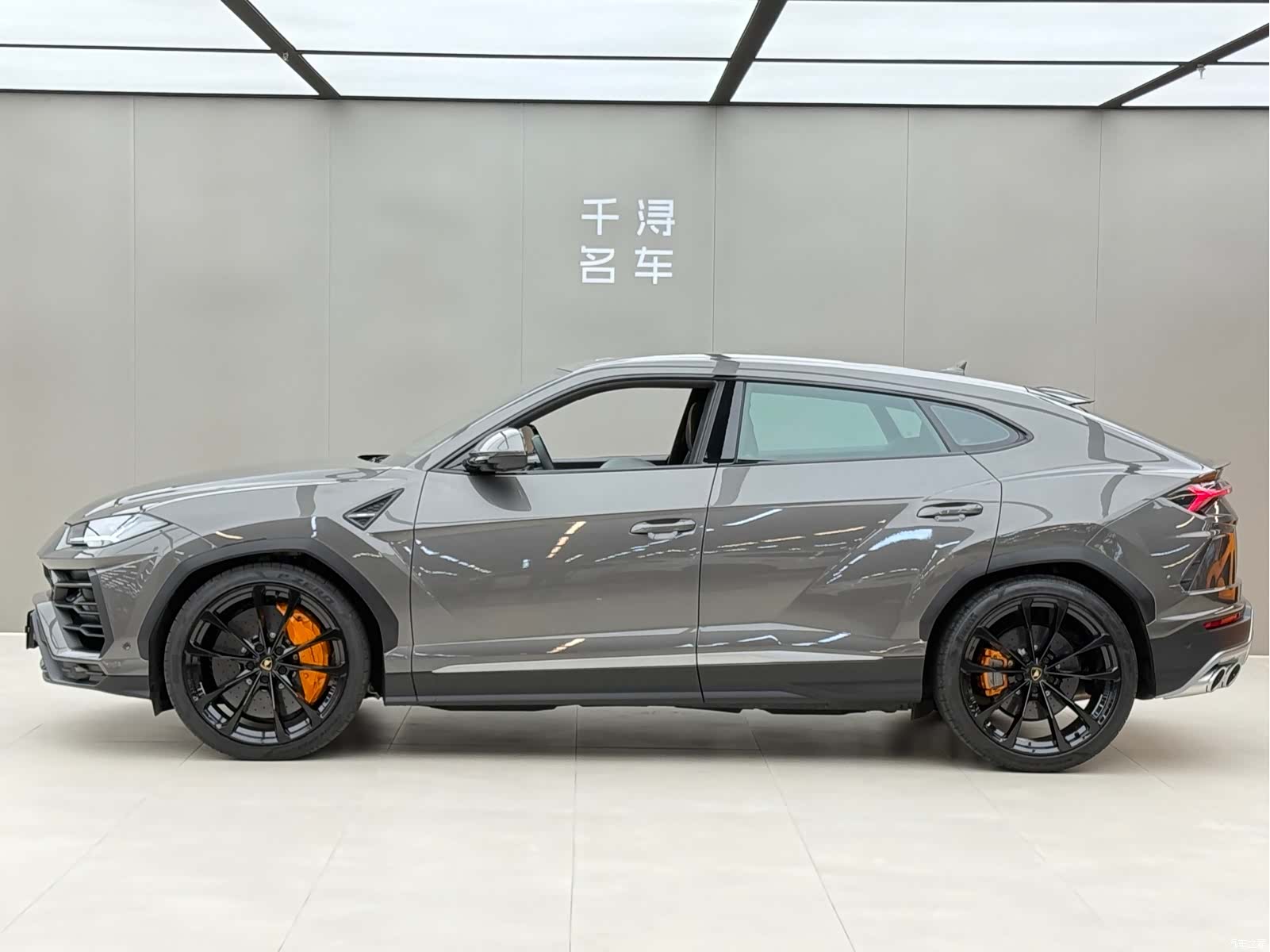 Lamborghini Urus, 2022 3