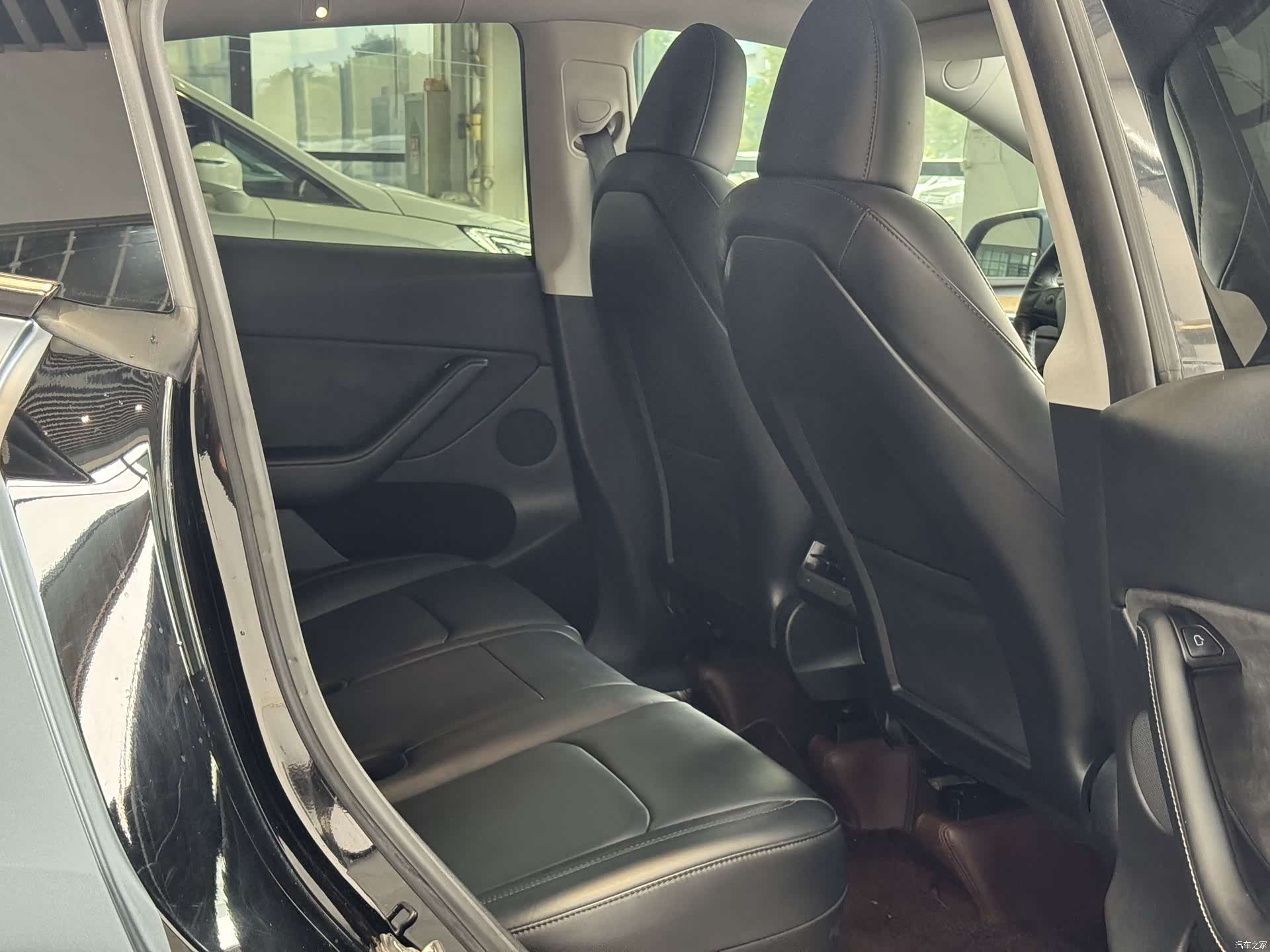 Tesla Model Y, 2023 8