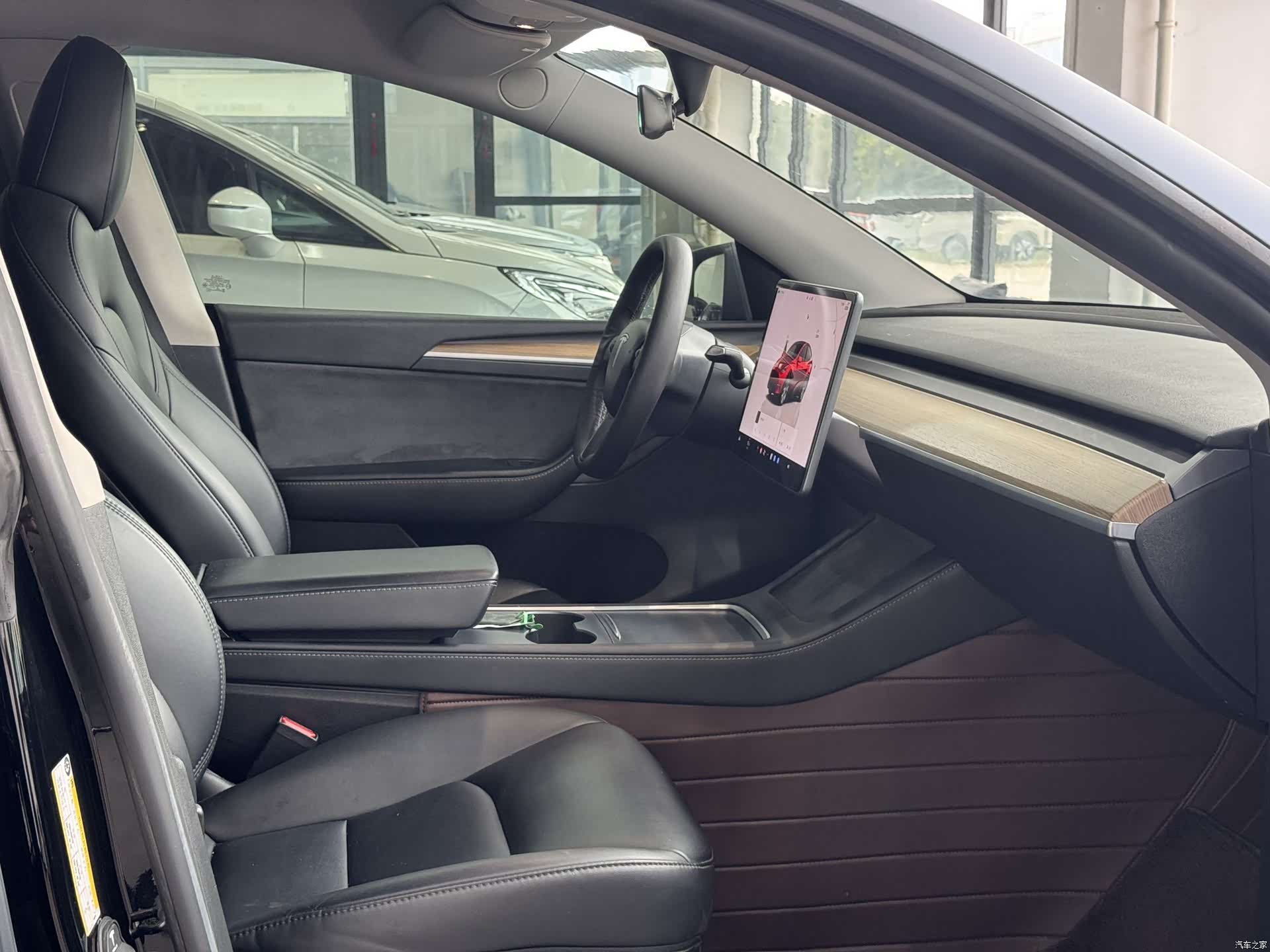 Tesla Model Y, 2023 9
