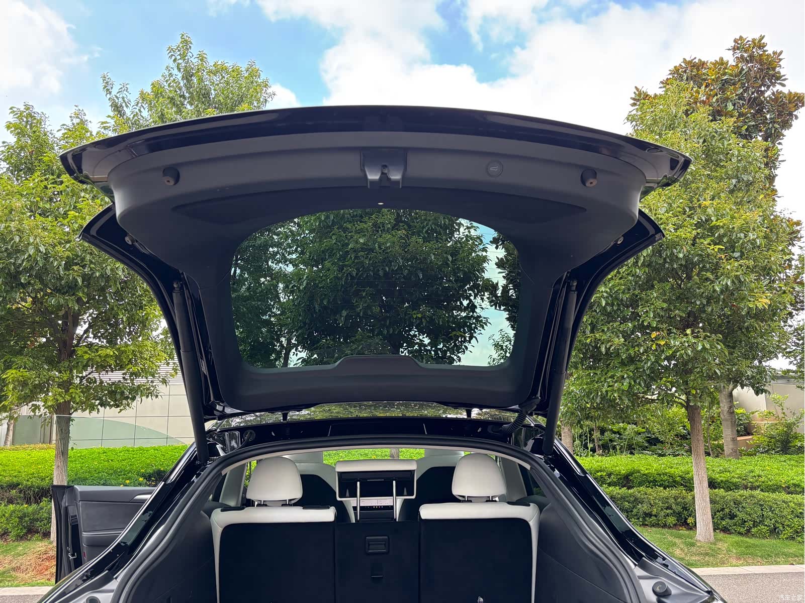 Tesla Model Y, 2023 19