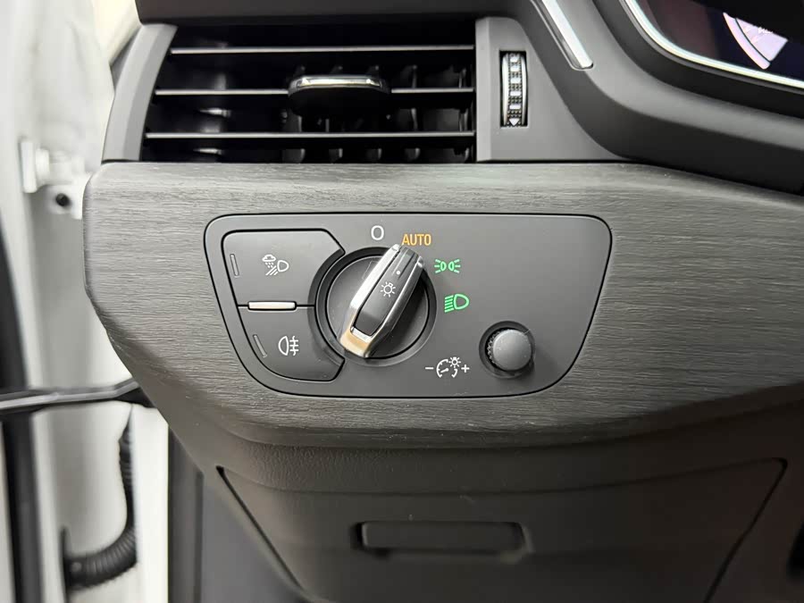 Audi A4L 2024, фото 18