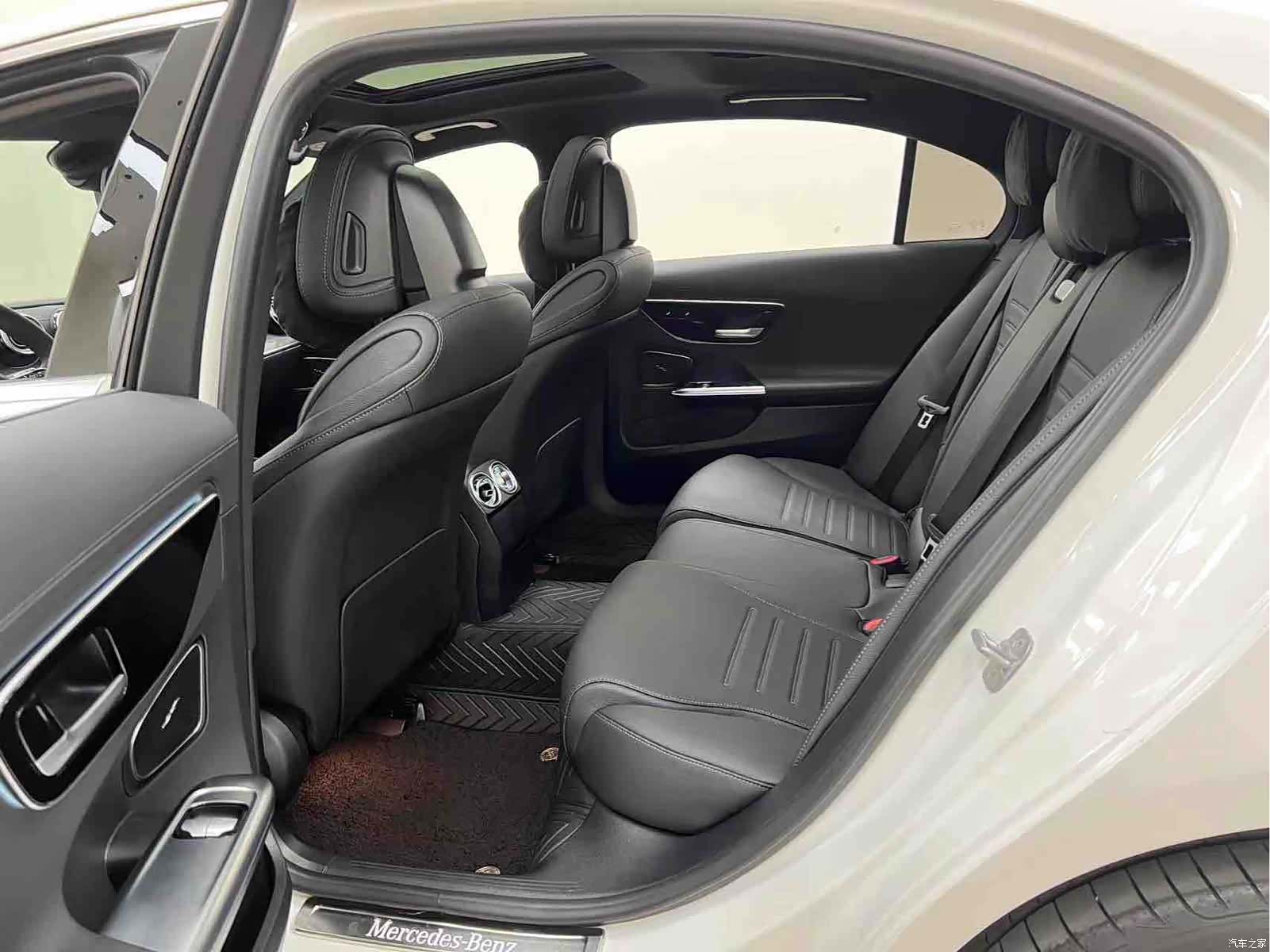 Mercedes-Benz C-Class, 2024 12