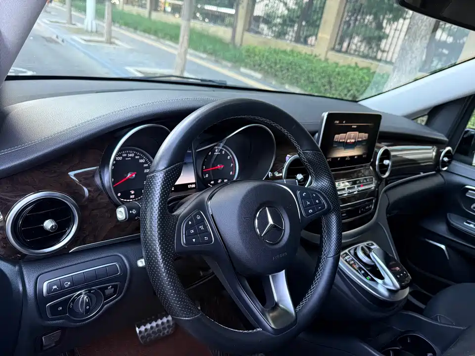 Mercedes-Benz V-class