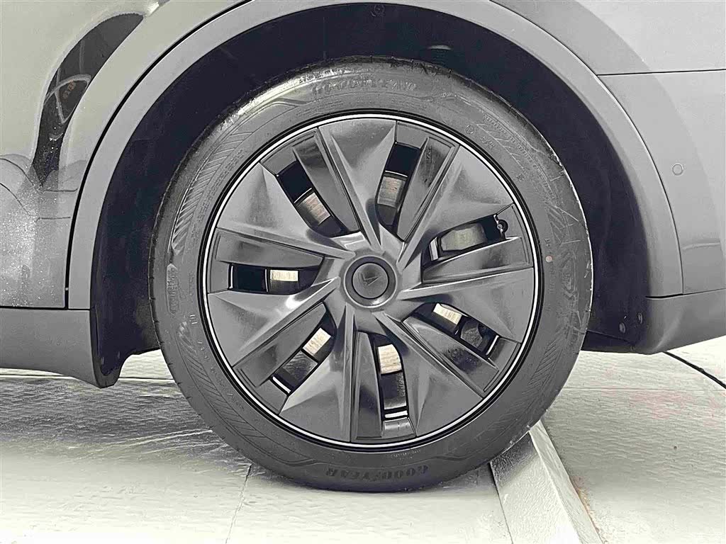 Tesla Model Y, 2024 14