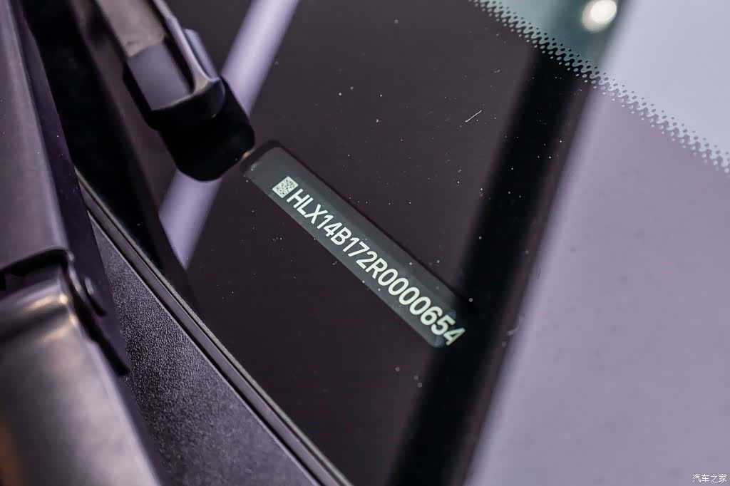 Li Auto MEGA, 2024 32