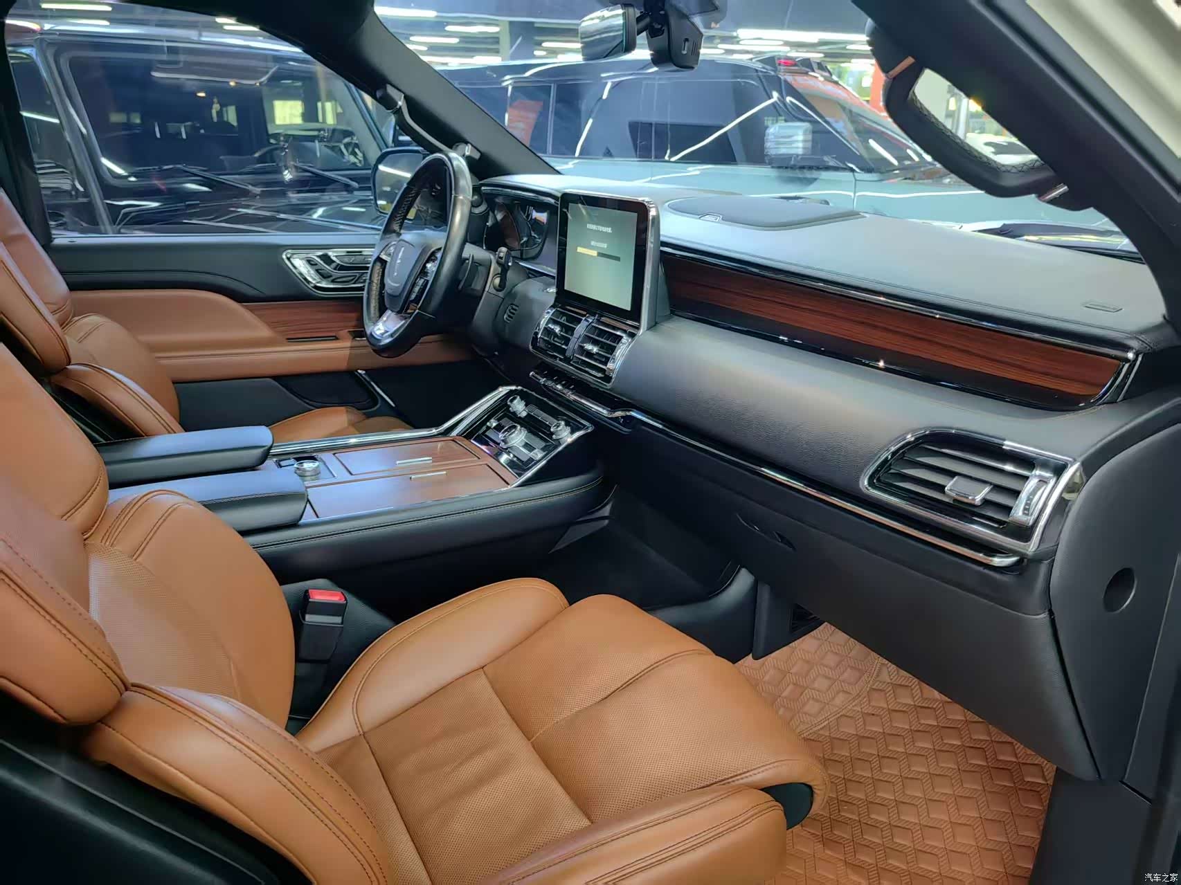 Lincoln Navigator, 2019 все фото