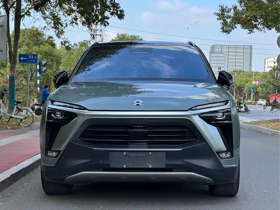 NIO ES8
