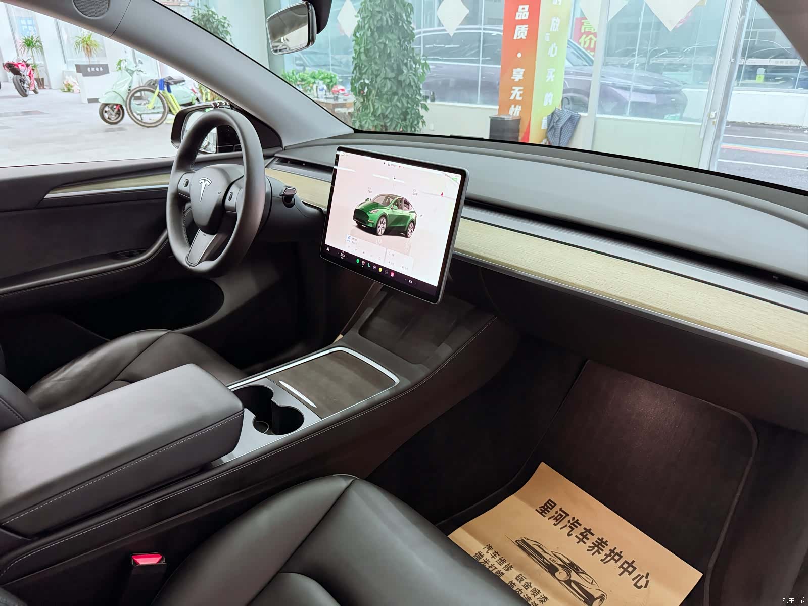 Tesla Model Y, 2023 18
