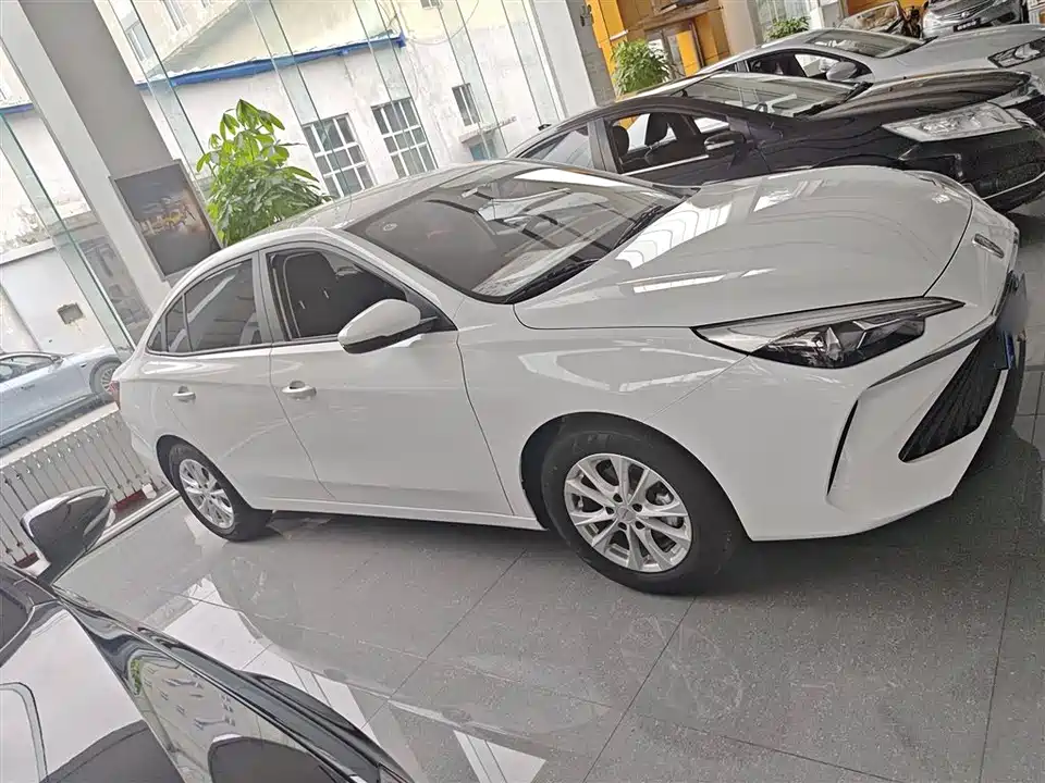 Roewe i5