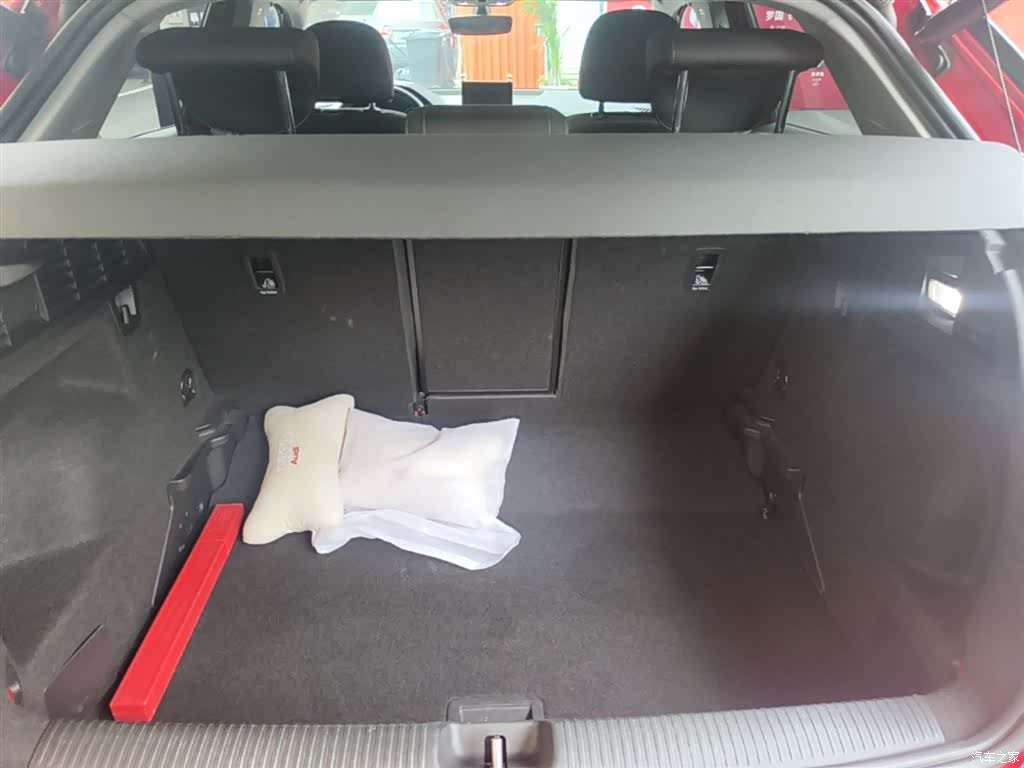 Audi Q2L, 2019 18