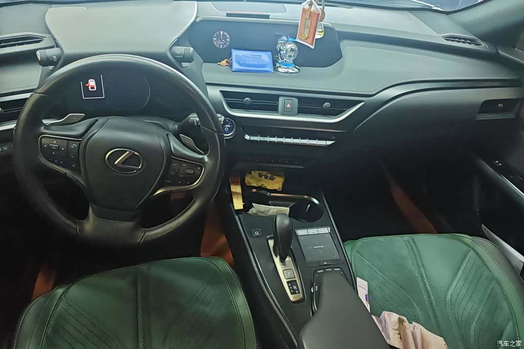 Lexus UX, 2022 12