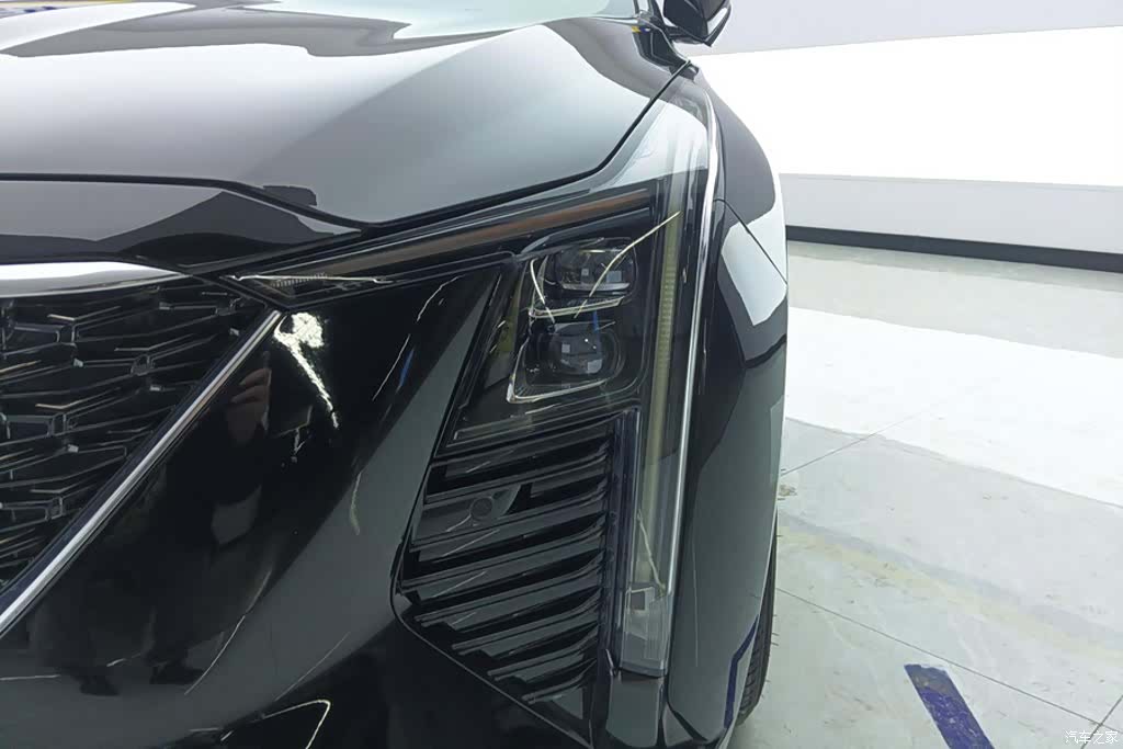 Cadillac CT5, 2025 все фото